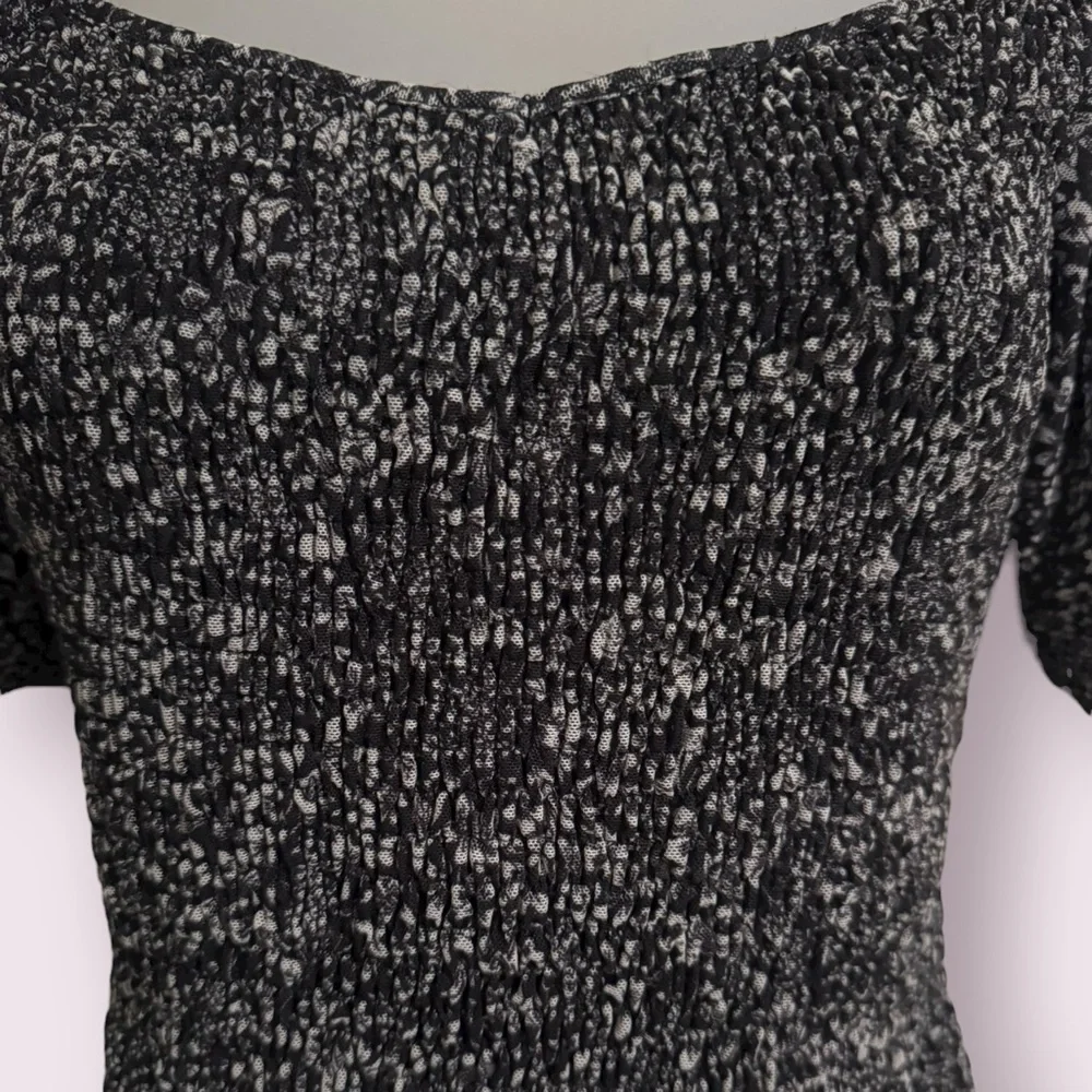 By Anthropologie Smocked Floral Puff Sleeve Top Black Size S - Picture 4 of 7